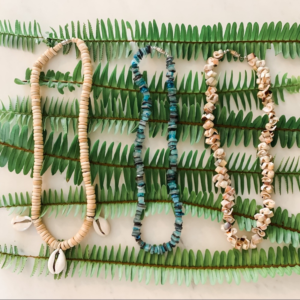 Set of 3 shell necklaces, natural and blue/green